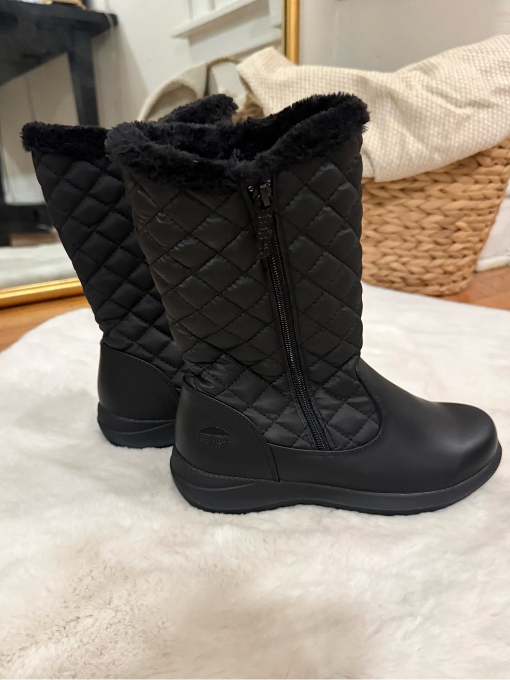Totes Black Quilted Winter Boots with Faux Fur Interior - Picture 4 of 5